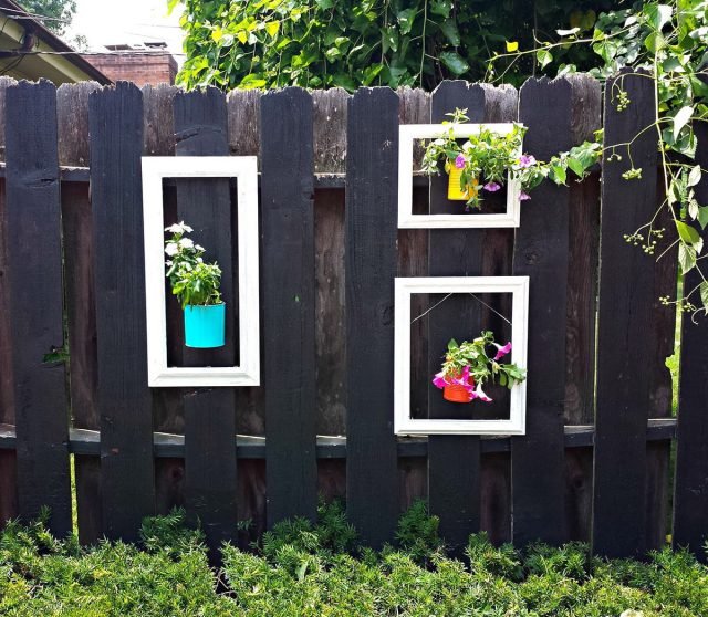 15 ideeën hoe een hek in het land te versieren. Foto
