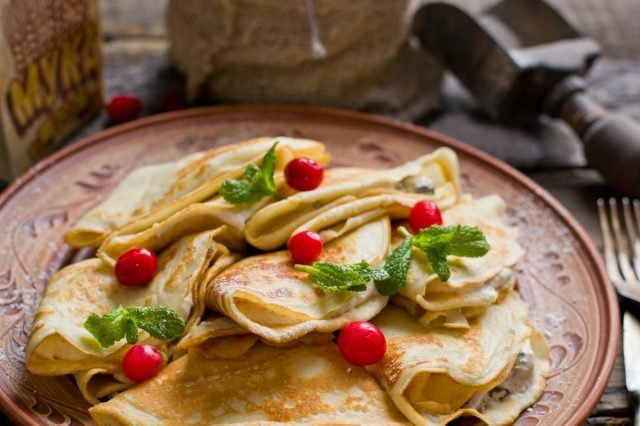 5 beste recepten voor pannenkoeken op SHROVETIDE. Step -By -Step -beschrijvingen en foto's van koken
