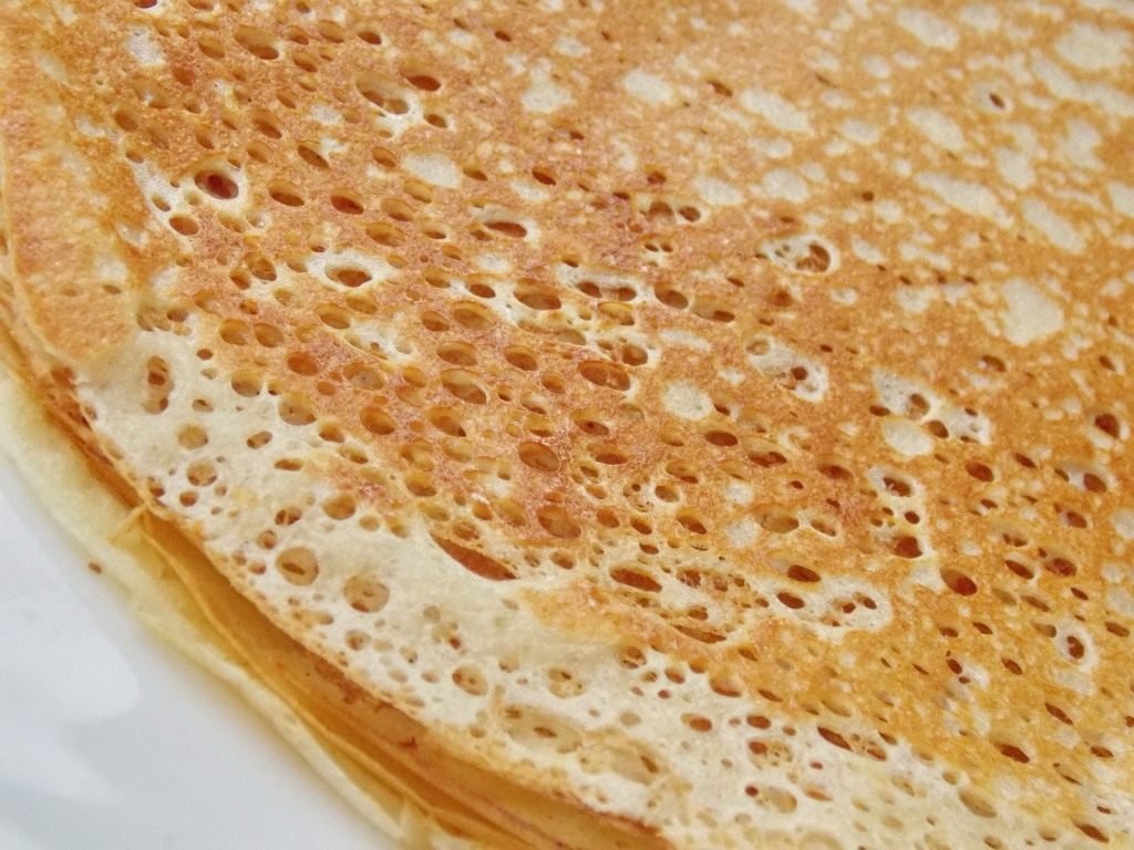 Pannenkoeken op gisttest. Stap -By -stap Recept met foto