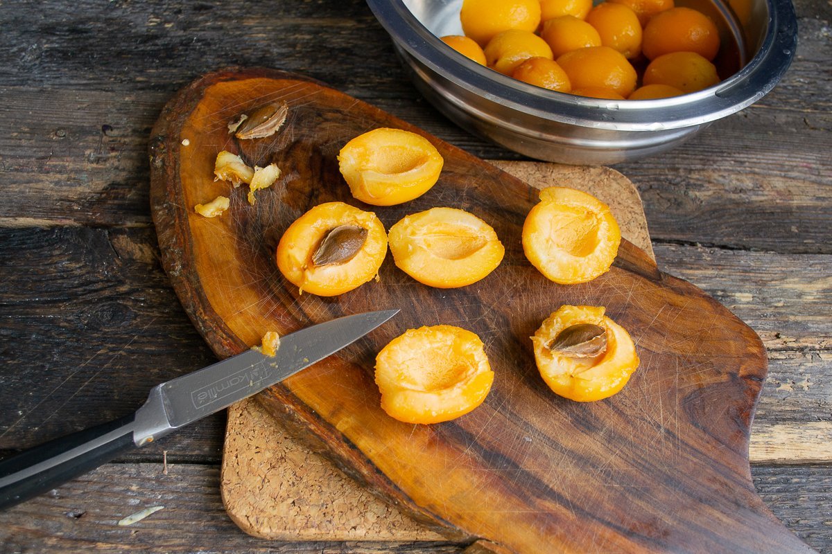 Abrikozen in siroop zijn een geurige abrikozencompote met kardemom. Stap -By -stap Recept met foto