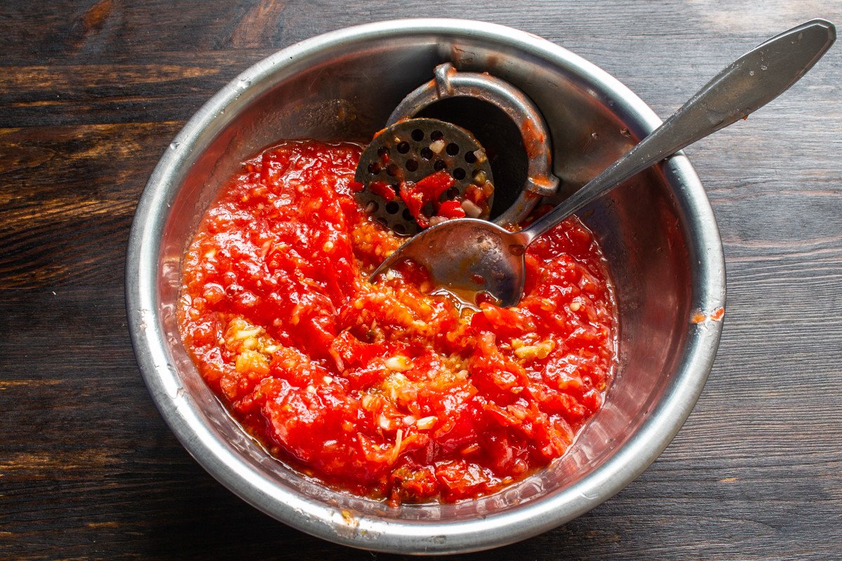 Ajika met tomaten zonder te koken. Stap -By -stap Recept met foto