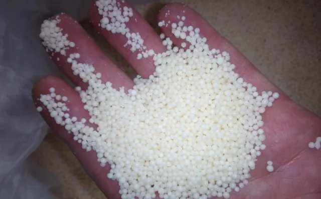 Ammonium nitraat. Kenmerken van het gebruik van kunstmest. Ammonium nitraat. Foto, Kaleyard Ammonium nitraat. Kenmerken van het gebruik van kunstmest. Ammonium nitraat. Foto
