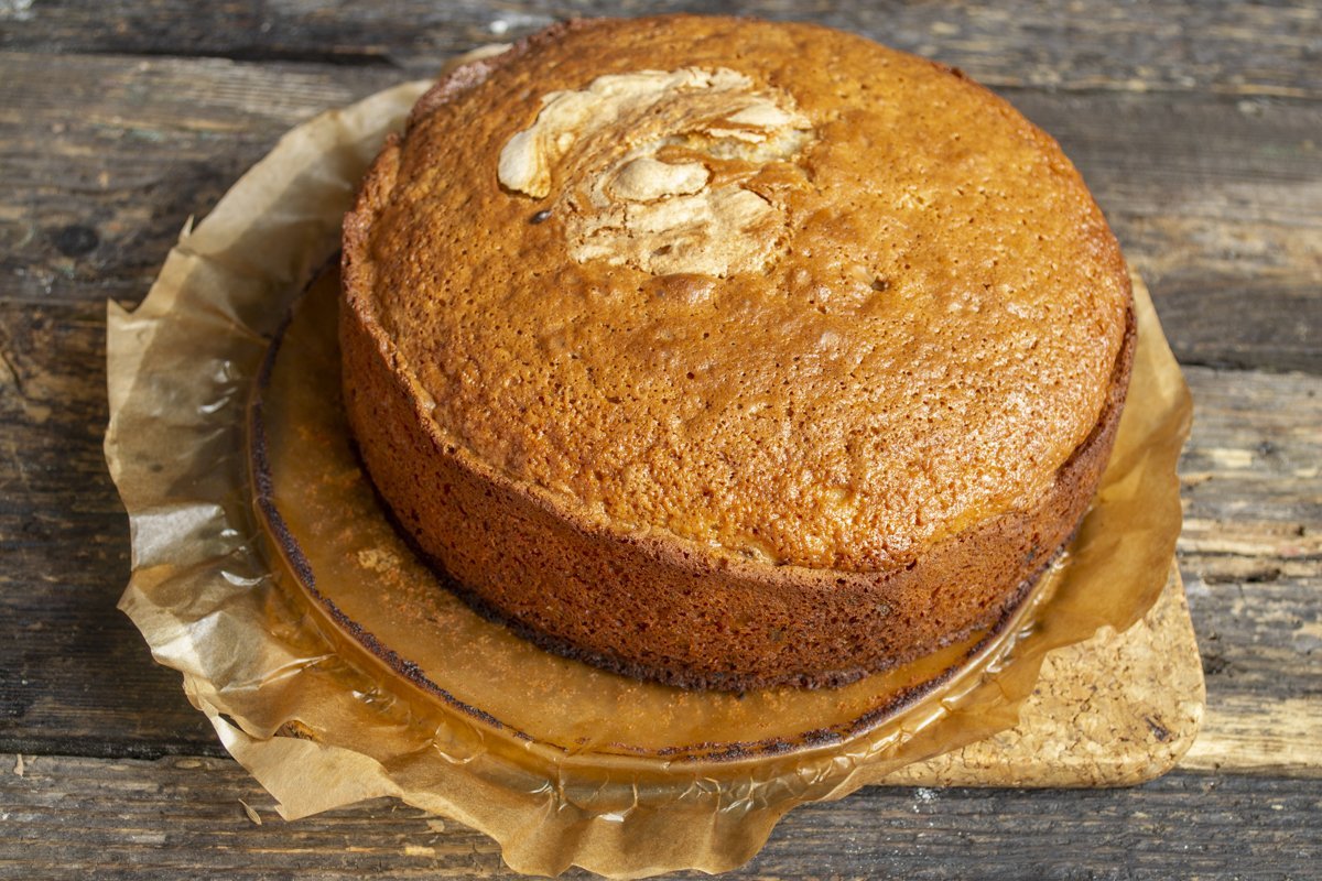 Arachis -cake met rozijnen is eenvoudig en vochtig. Stap -By -stap Recept met foto