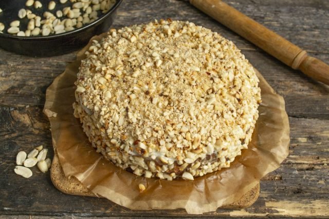 Arachis -cake met rozijnen is eenvoudig en vochtig. Stap -By -stap Recept met foto