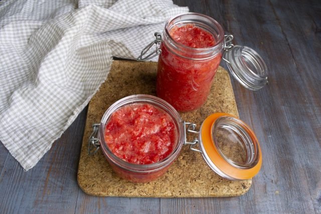 Geurige sauzen van Satsepa van tomaten met peper. Stap -By -stap Recept met foto