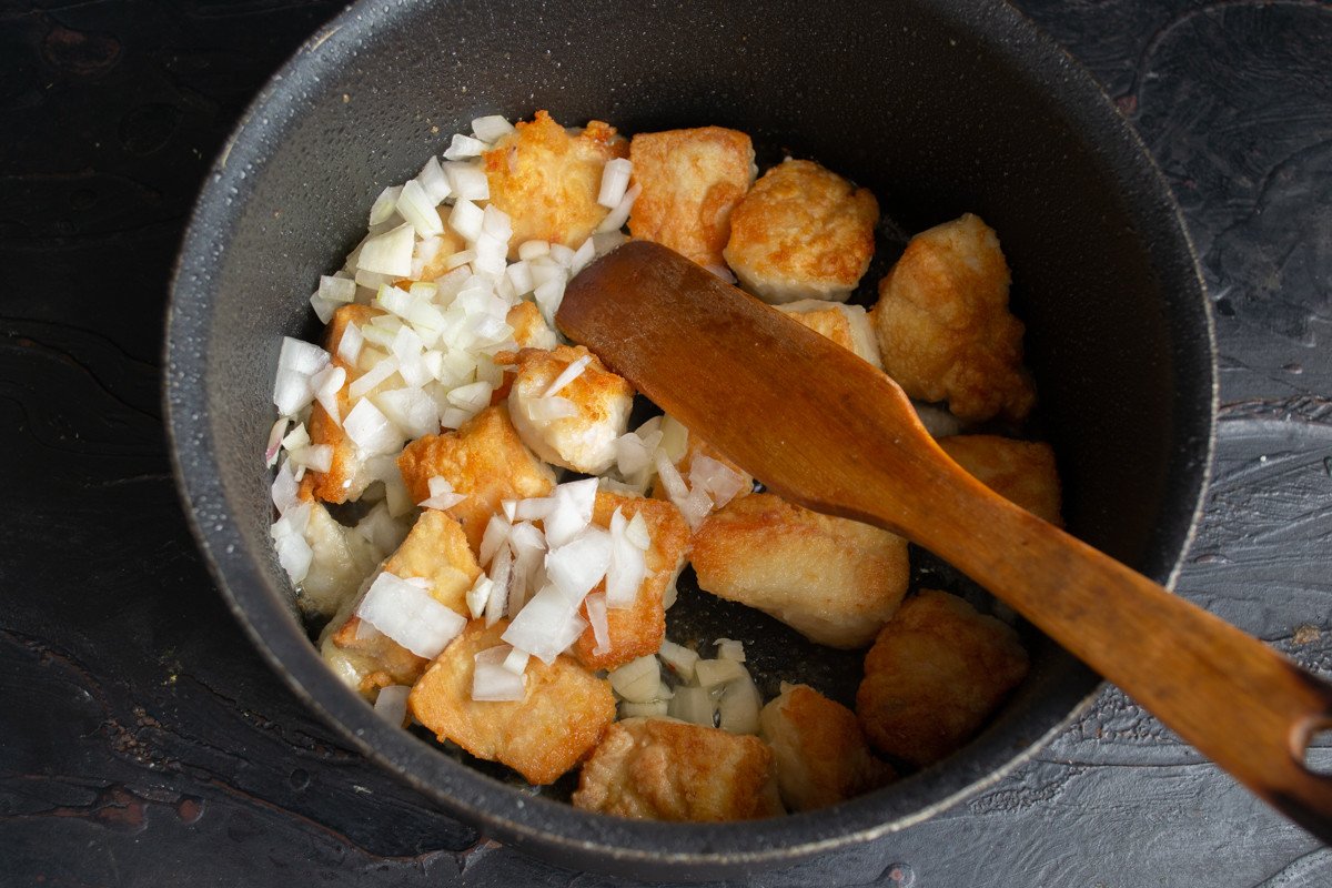 Witte aardappelsoep met kip en halfbo. Stap -By -stap Recept met foto