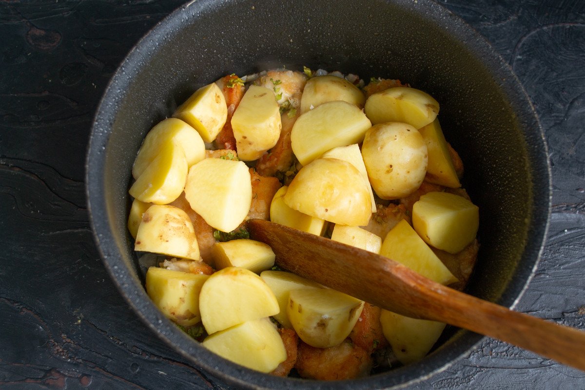 Witte aardappelsoep met kip en halfbo. Stap -By -stap Recept met foto