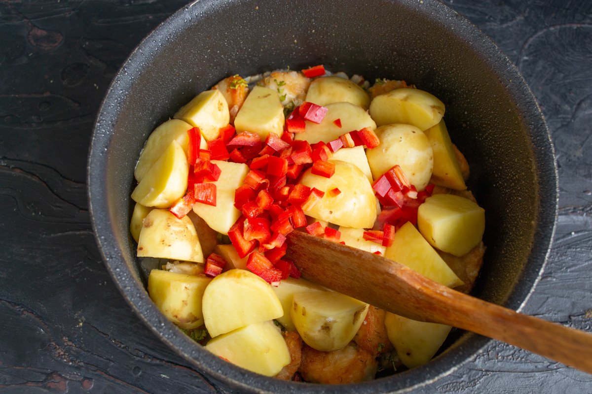 Witte aardappelsoep met kip en halfbo. Stap -By -stap Recept met foto