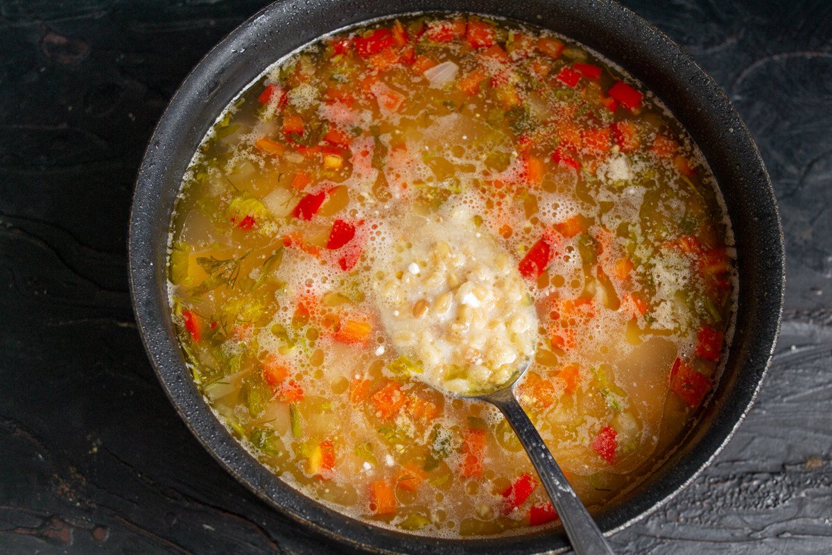 Witte aardappelsoep met kip en halfbo. Stap -By -stap Recept met foto