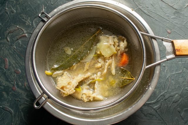 Witte saus voor vis met gekookte eieren. Stap -By -stap Recept met foto