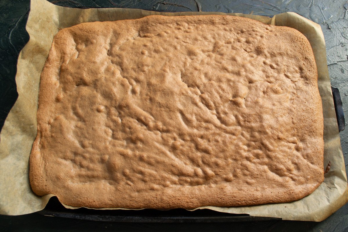 Een koekjesrol met gewreven frambozen en boter. Stap -By -stap Recept met foto