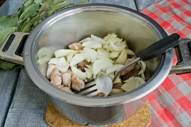 Borsch met vlees en rode biet top. Stap -By -stap Recept met foto