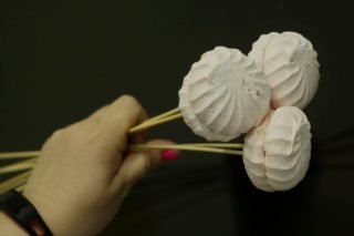 Een boeket van Marshmalllow en Marshmallows is een origineel en heerlijk geschenk. Masterclass met foto's