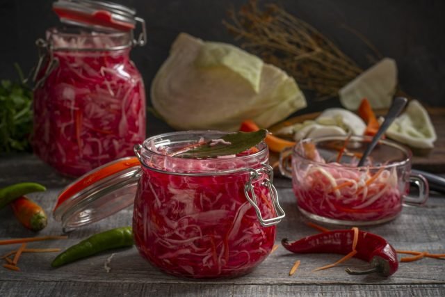 Snel ingemaakte kool voor salades. Stap -By -stap Recept met foto