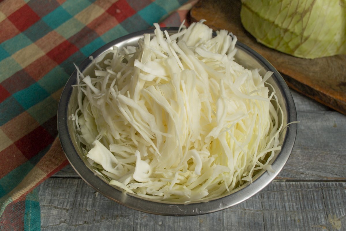 Snel ingemaakte kool voor salades. Stap -By -stap Recept met foto