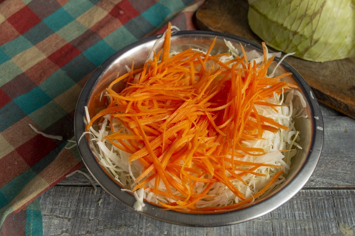 Snel ingemaakte kool voor salades. Stap -By -stap Recept met foto