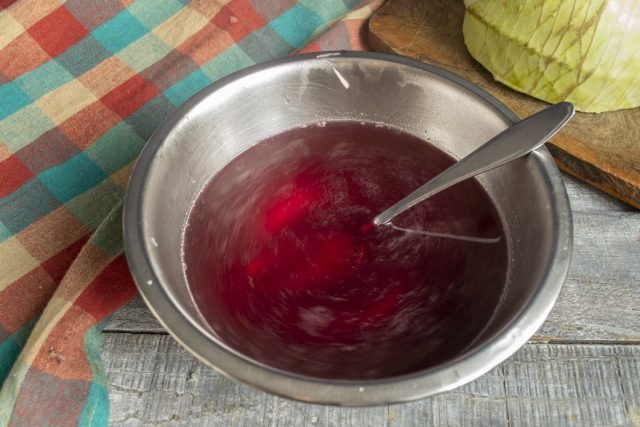 Snel ingemaakte kool voor salades. Stap -By -stap Recept met foto