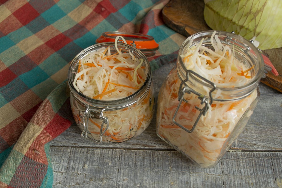 Snel ingemaakte kool voor salades. Stap -By -stap Recept met foto