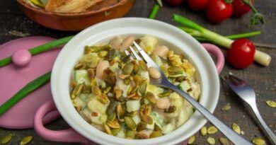 Snelle aardappelsalade met bonen en Aquapab-Miannesis. Stap -By -stap Recept met foto