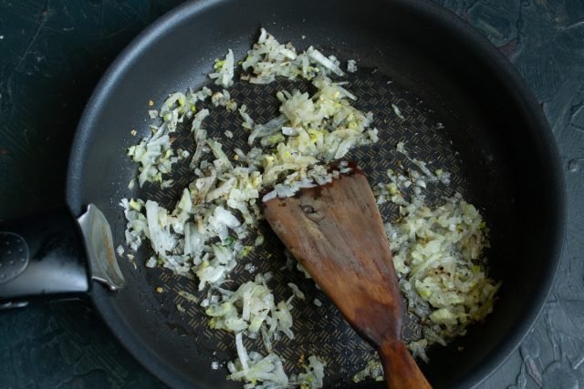 Snelle aardappelsalade met bonen en Aquapab-Miannesis. Stap -By -stap Recept met foto