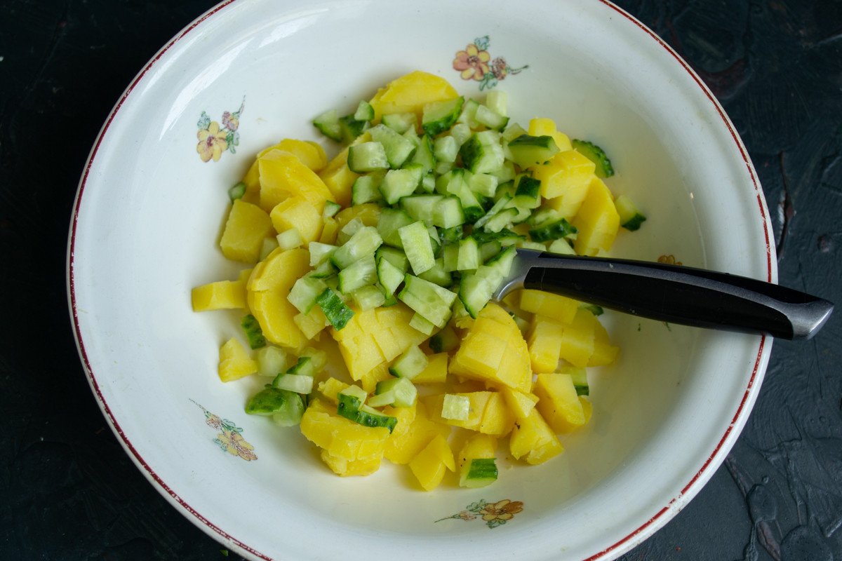 Snelle aardappelsalade met bonen en Aquapab-Miannesis. Stap -By -stap Recept met foto