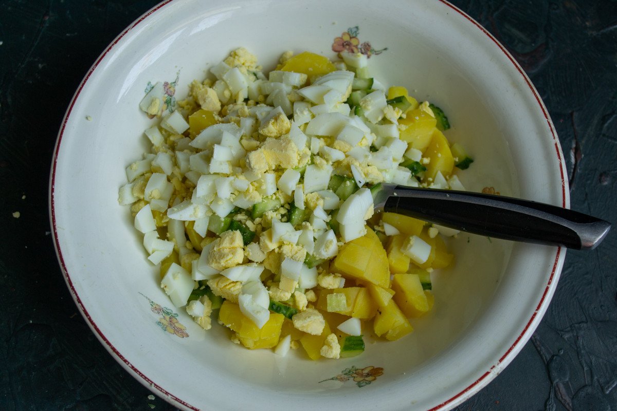 Snelle aardappelsalade met bonen en Aquapab-Miannesis. Stap -By -stap Recept met foto