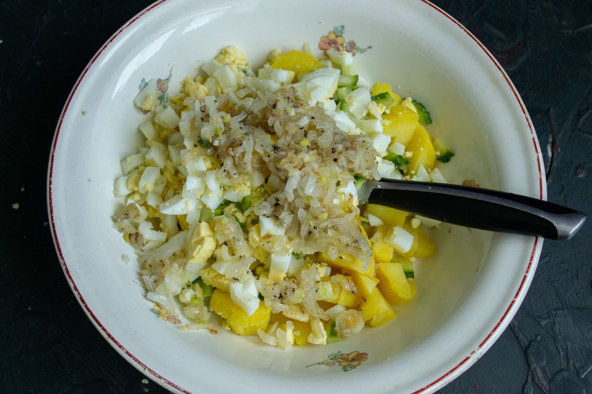 Snelle aardappelsalade met bonen en Aquapab-Miannesis. Stap -By -stap Recept met foto