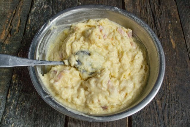 Een snelle taart met ham- en aardappelzakken. Stap -By -stap Recept met foto