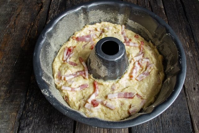 Een snelle taart met ham- en aardappelzakken. Stap -By -stap Recept met foto