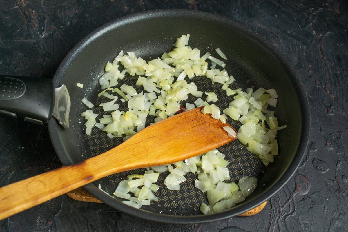 Een snelle roulet van lavash met gehakt vlees en kaas. Stap -By -stap Recept met foto