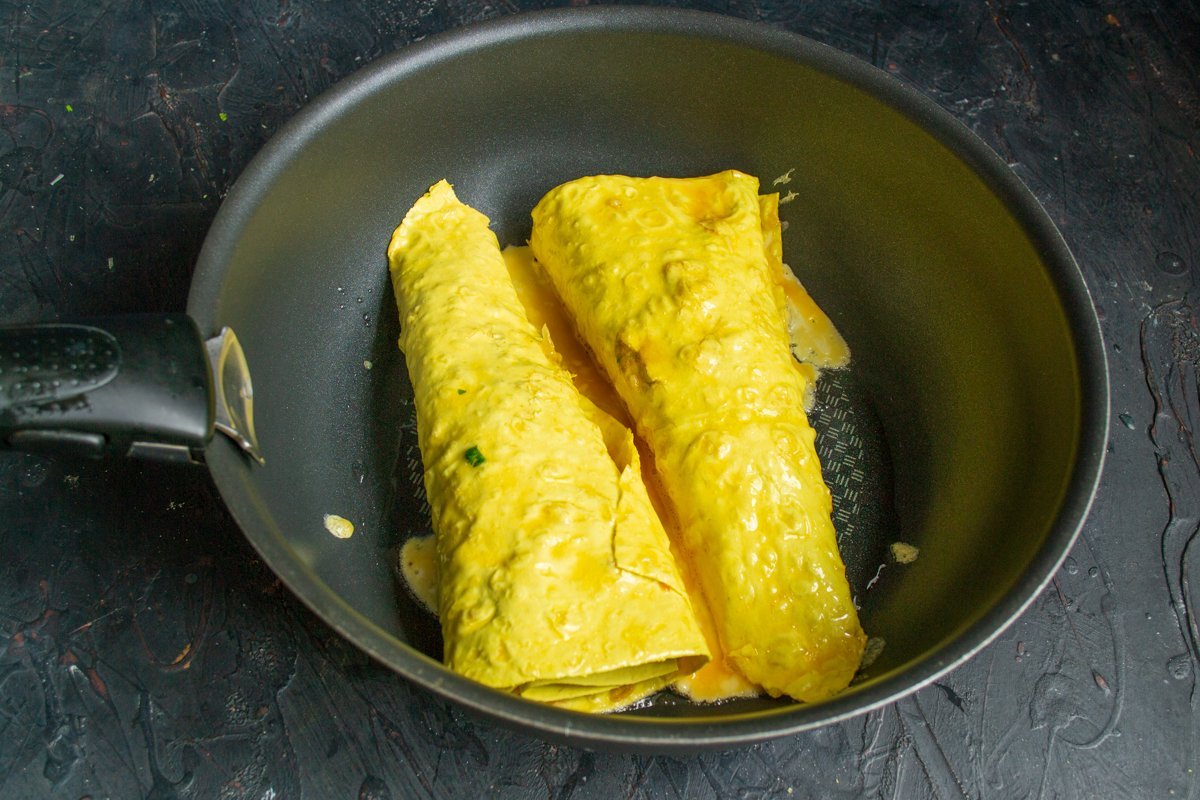 Een snelle roulet van lavash met gehakt vlees en kaas. Stap -By -stap Recept met foto