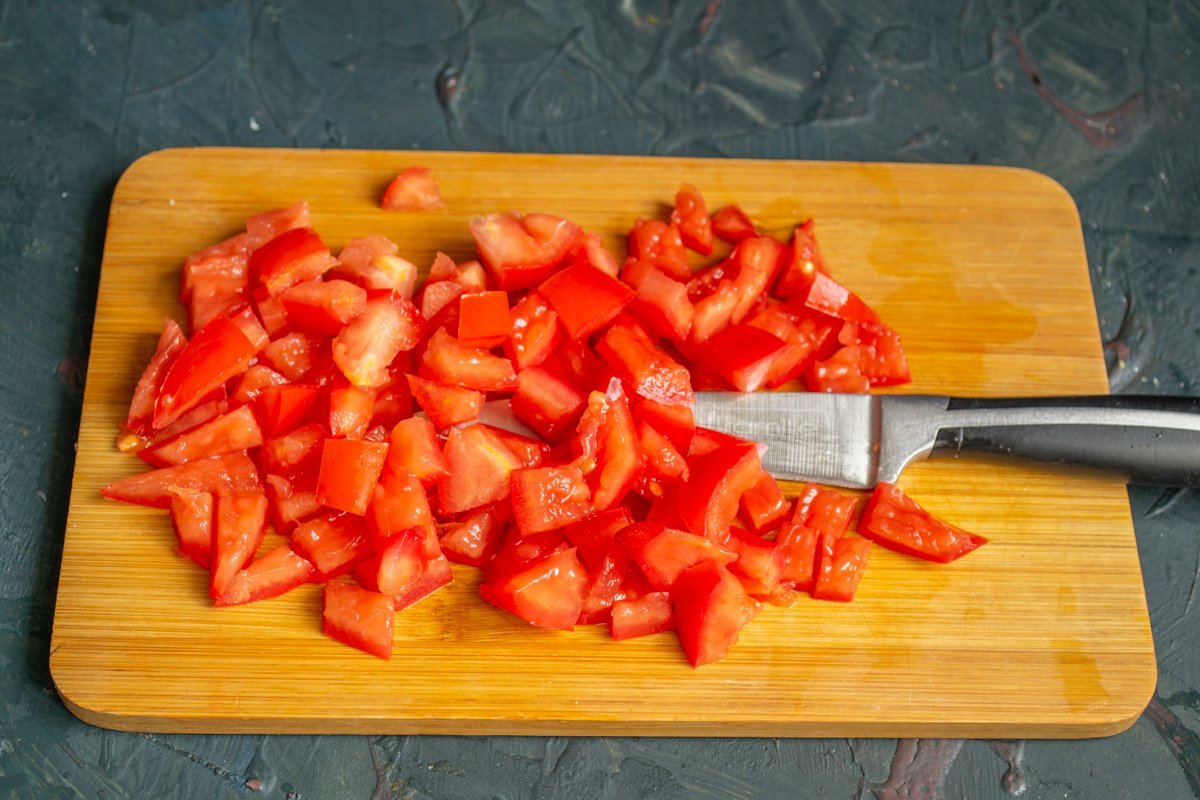 Snelle salade met ham, tomaten, kaas en citroenmayonaise. Stap -By -stap Recept met foto