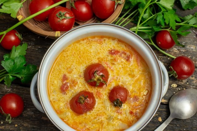 Snelle tomatensoep met kaas. Stap -By -stap Recept met foto