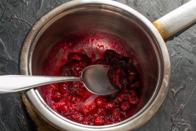 Snel shninichel varkensvlees met cranberrysaus. Stap -By -stap Recept met foto