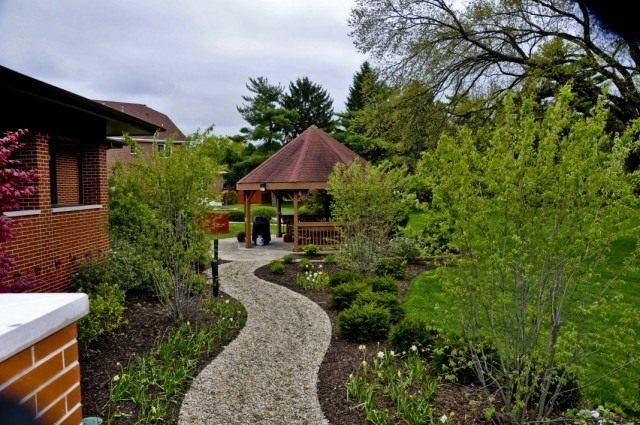 Het prieel is het hart van de tuin. Wat zijn de Gazebos voor het huisje. Waar te installeren? Foto