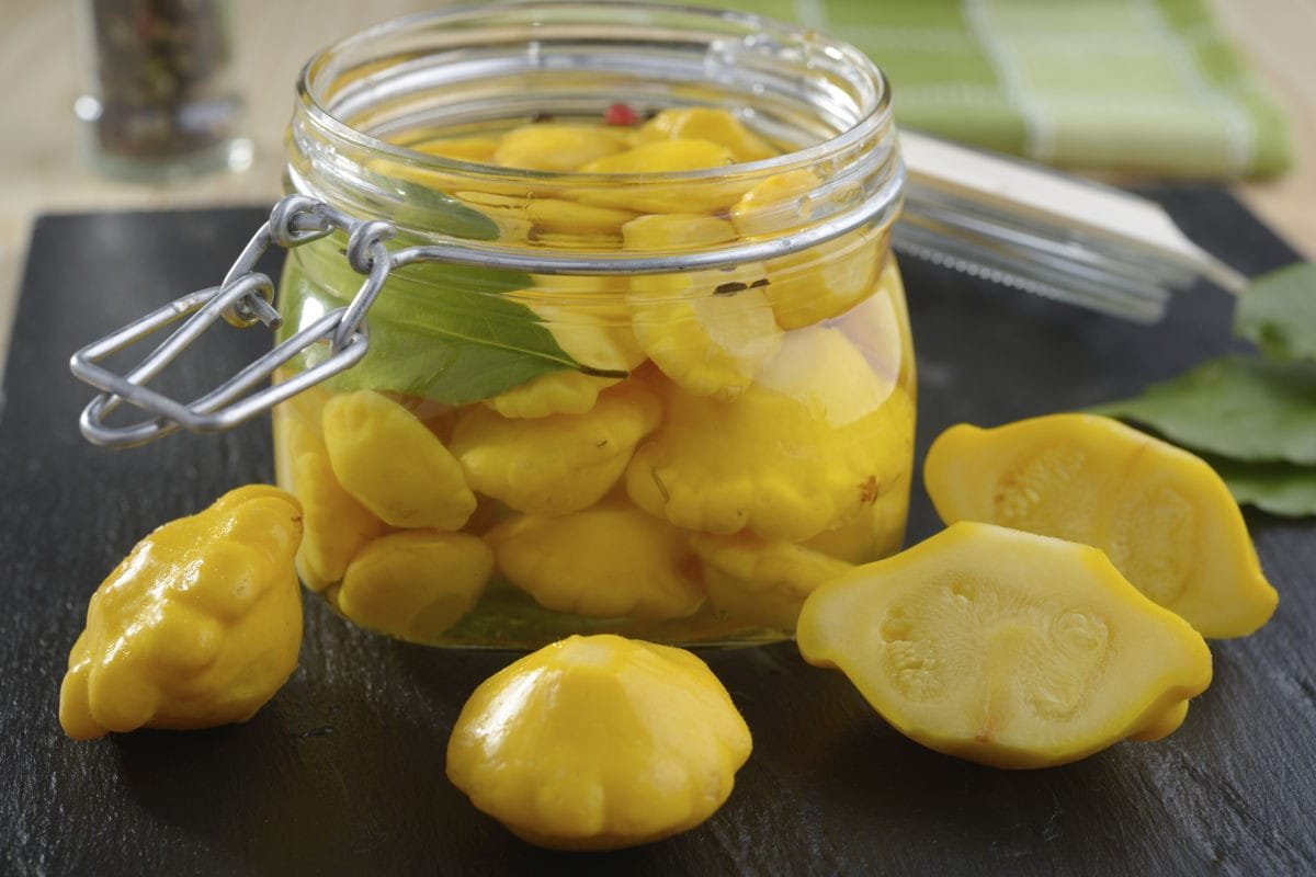 De strijd tegen het gewas is methoden om fruit en bessen op te slaan. Foto