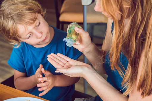 11 onverwachte manieren om een ​​antisepticum voor de hand te gebruiken