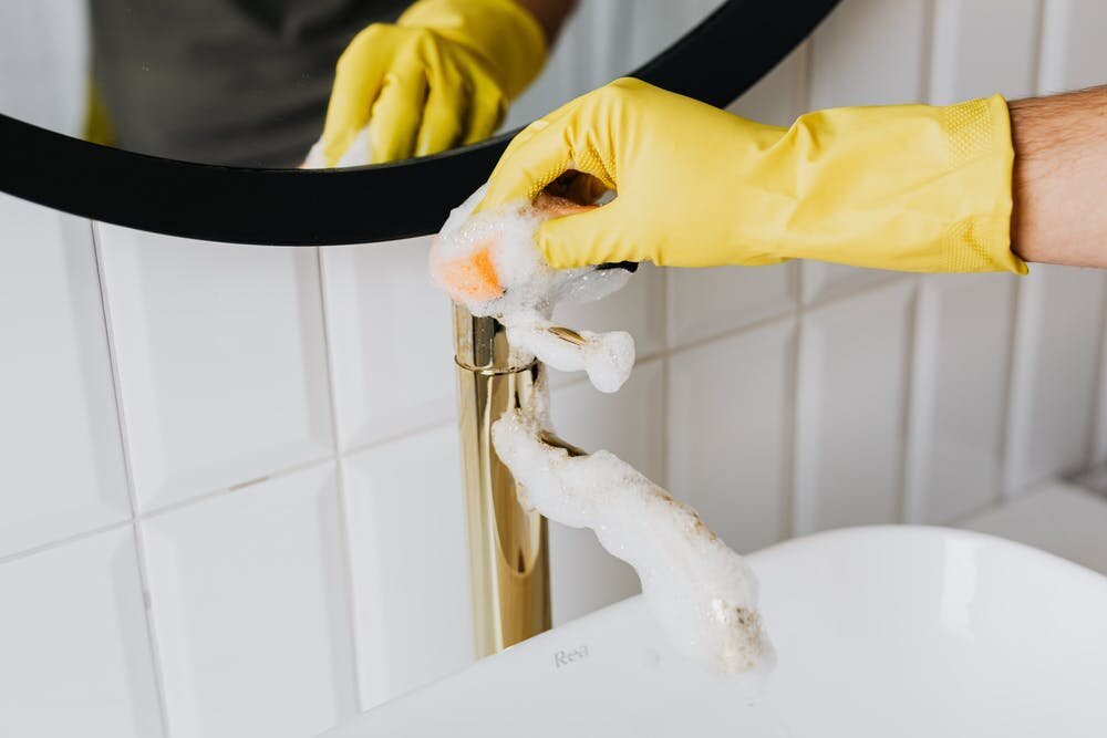 6 manieren om kalkaanslag op badkamerkranen te verwijderen in 2 minuten + super remedie om toiletpotten schoon te maken