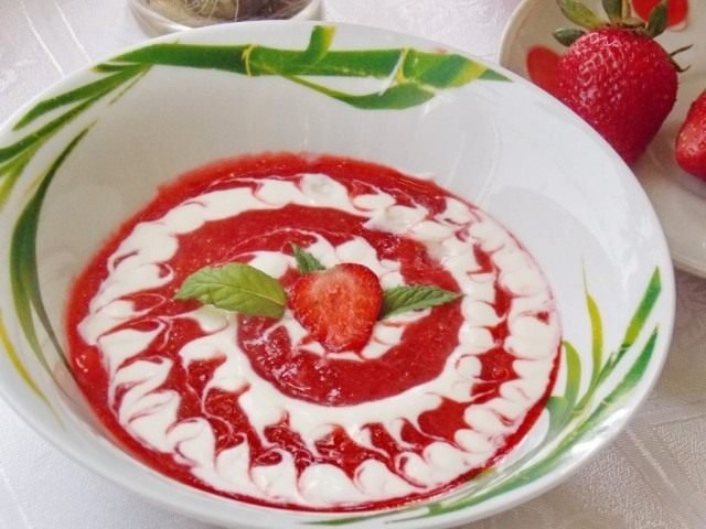 Dessert "Strawberry Soup". Stap -By -stap Recept met foto