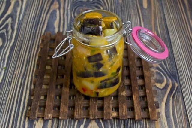 Aubergine met wortelen - groentesalade voor de winter. Stap -By -stap Recept met foto