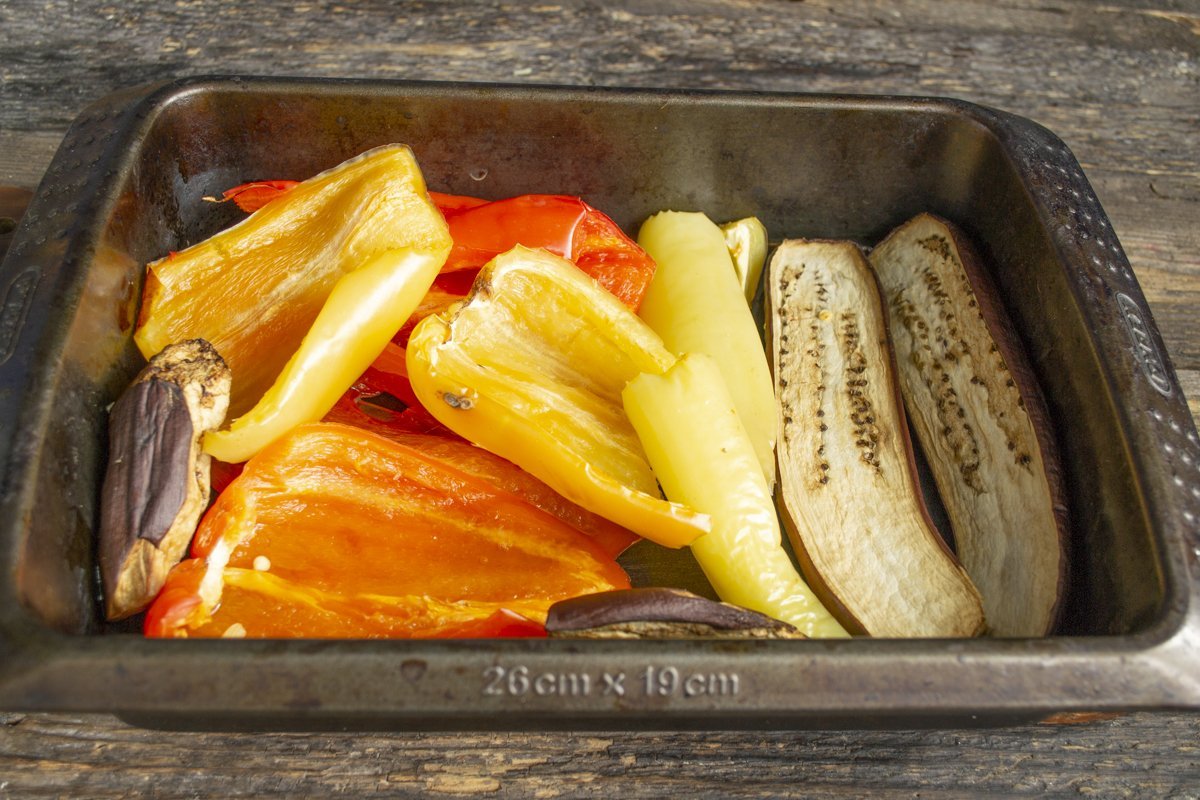 Balkan groentesaus aivar gemaakt van peper voor de winter. Stap -By -stap Recept met foto