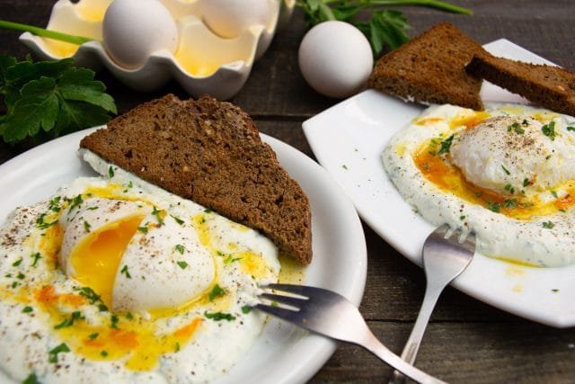 Chylbyr is een Turks roerei. Stap -By -stap Recept met foto, Kaleyard Chylbyr is een Turks roerei. Stap -By -stap Recept met foto
