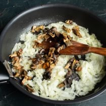 Dorpsalade met kip en gefrituurde champignons. Stap -By -stap Recept met foto