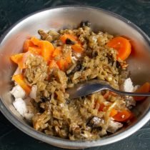 Dorpsalade met kip en gefrituurde champignons. Stap -By -stap Recept met foto