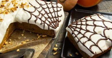 Halloween Dessert is een pompoencake met glazuur. Stap -By -stap Recept met foto