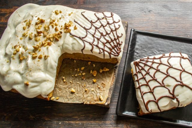 Halloween Dessert is een pompoencake met glazuur. Stap -By -stap Recept met foto