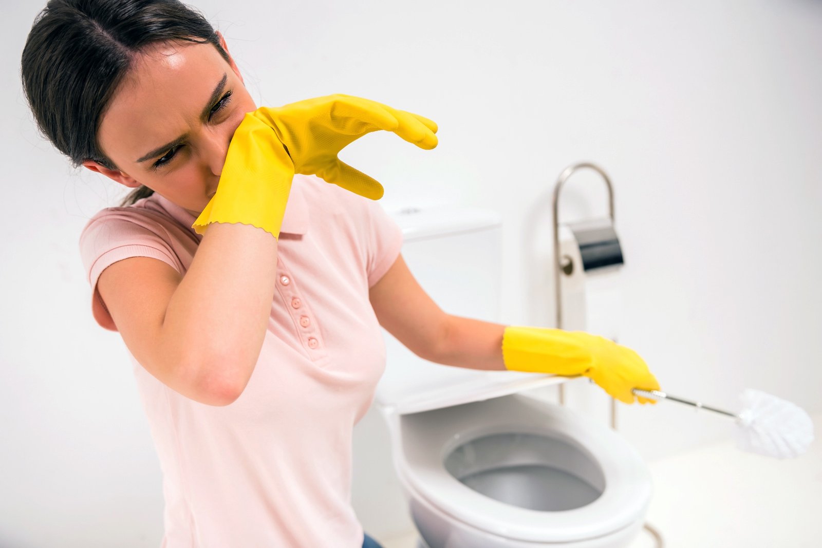 Hoe maak je thuis de toiletpot schoon van urinesteen: de beste remedies en deskundig advies