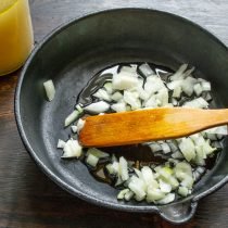 Omlet met brandnetels en aardappelen