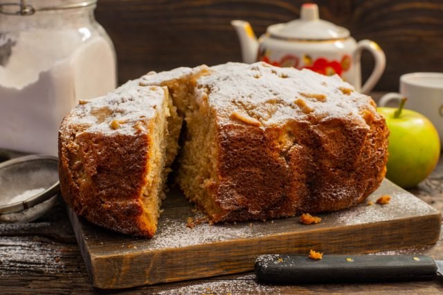 Een wonder van broodmaker - Bereid een Mannik voor met appels en kaneel. Stap -By -stap Recept met foto