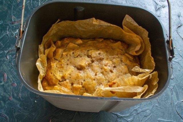 Een wonder van broodmaker - Bereid een Mannik voor met appels en kaneel. Stap -By -stap Recept met foto